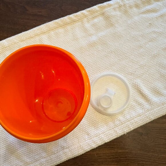 Tupperware Handolier Orange Slim Beverage Pitcher with Sheer Lid and Spout - Picture 5 of 5